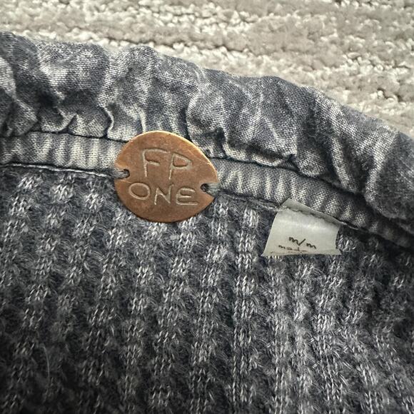 Free People FP One Shirt Womens Medium Gray Waffle Knit Button Up Relaxed Top - Picture 5 of 13
